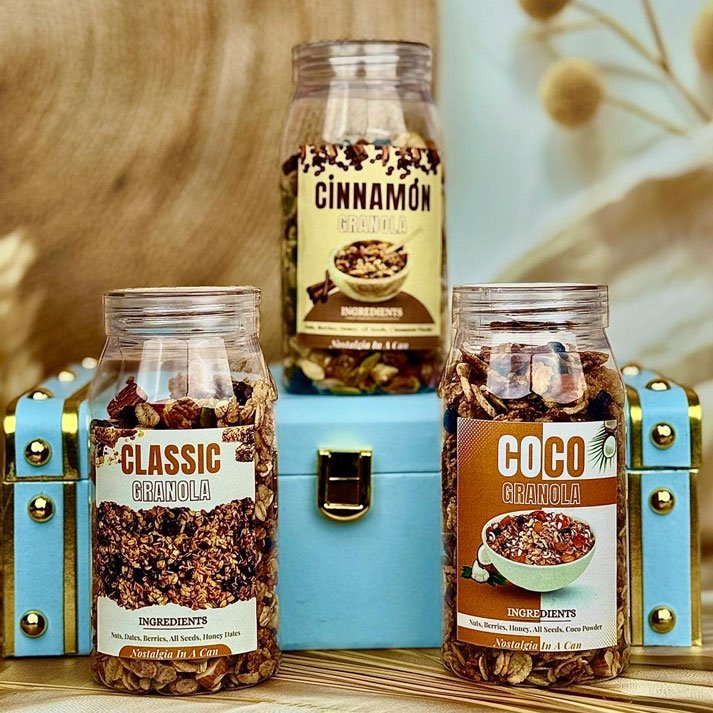 Granola hamper box with cinnamon, coco and classic flavours